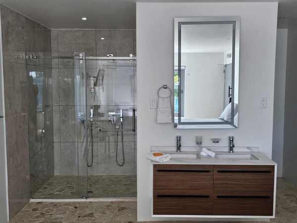 One King Bed - Bathroom